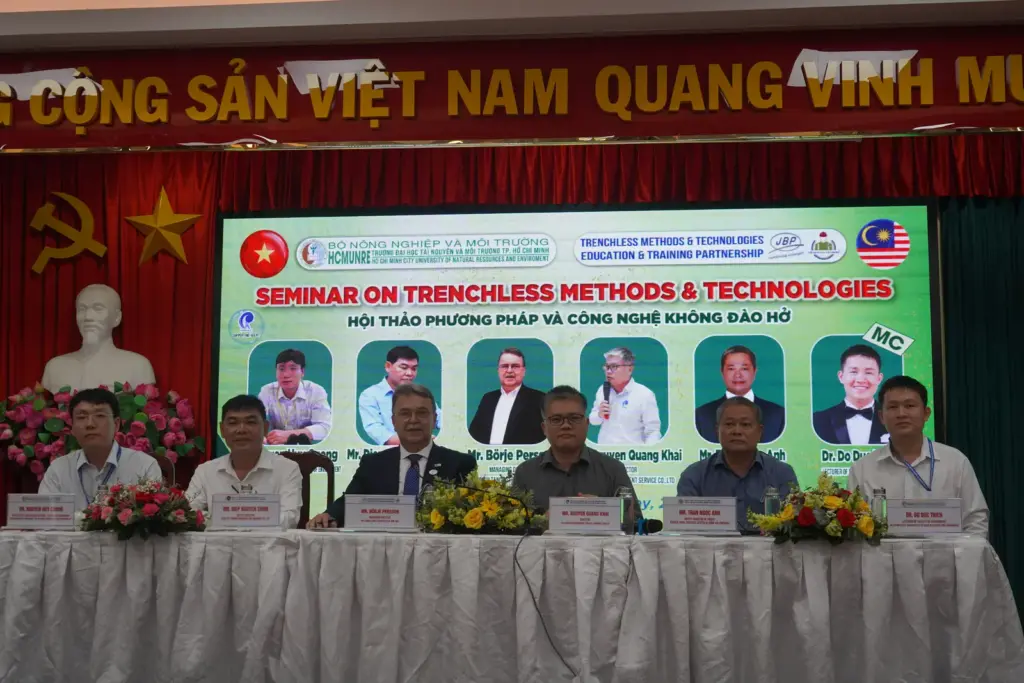 HCMUNRE tổ chức Hội thảo “Phương pháp và Công nghệ không đào hở” cùng chuyên gia quốc tế