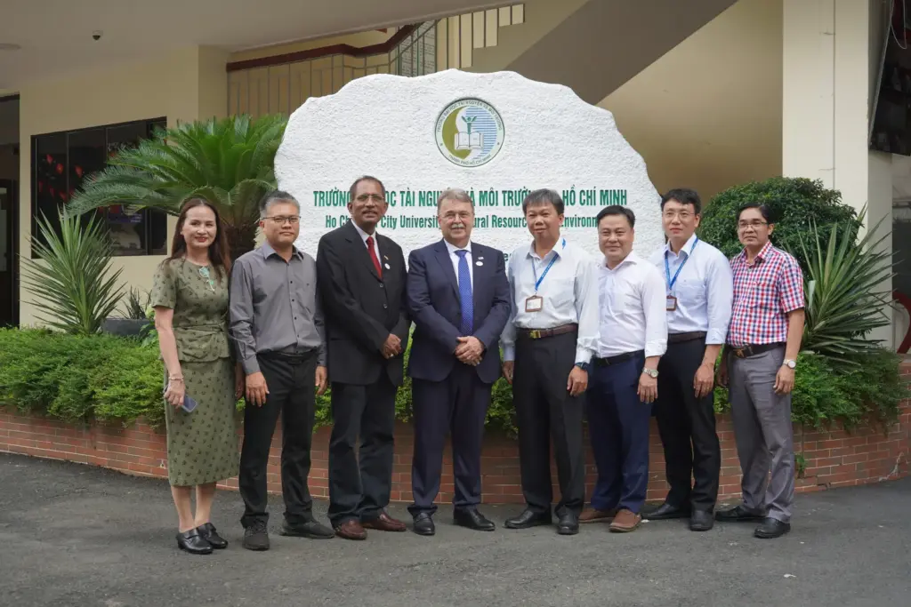 HCMUNRE tổ chức Hội thảo “Phương pháp và Công nghệ không đào hở” cùng chuyên gia quốc tế