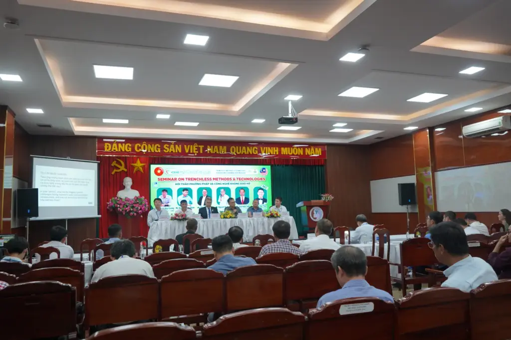 HCMUNRE tổ chức Hội thảo “Phương pháp và Công nghệ không đào hở” cùng chuyên gia quốc tế