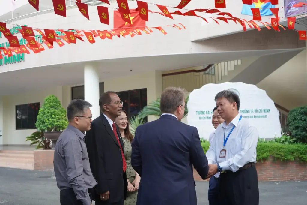 HCMUNRE tổ chức Hội thảo “Phương pháp và Công nghệ không đào hở” cùng chuyên gia quốc tế