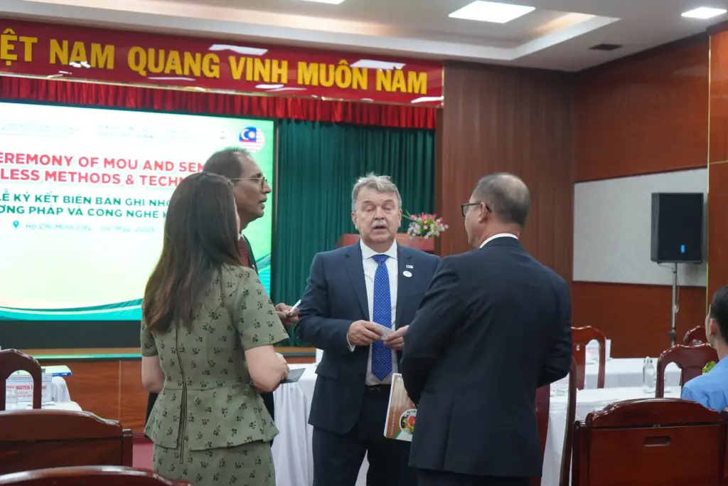 HCMUNRE tổ chức Hội thảo “Phương pháp và Công nghệ không đào hở” cùng chuyên gia quốc tế