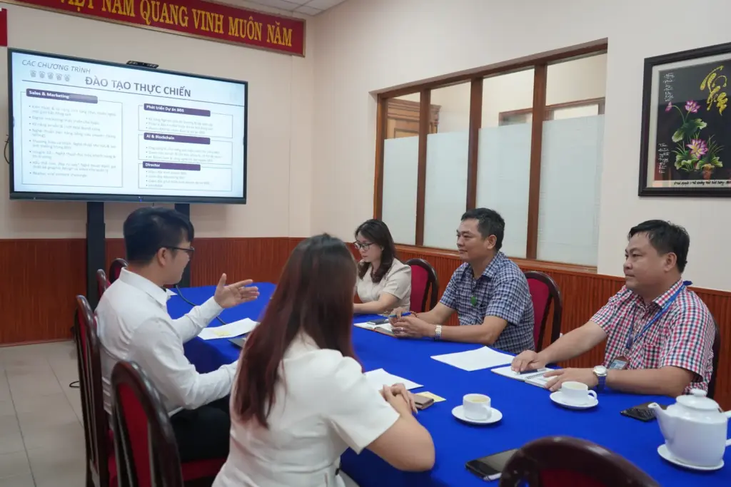 Buổi làm việc hợp tác chiến lược với Học viện Công nghệ Tài chính Bất động sản Propiin
