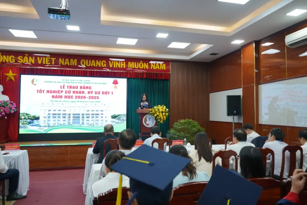 Lễ trao bằng Tốt nghiệp Đại học đợt 1 năm học 2024 – 2025