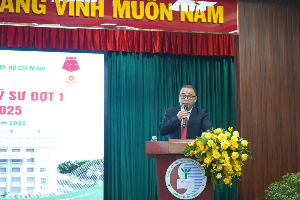 Lễ trao bằng Tốt nghiệp Đại học đợt 1 năm học 2024 – 2025
