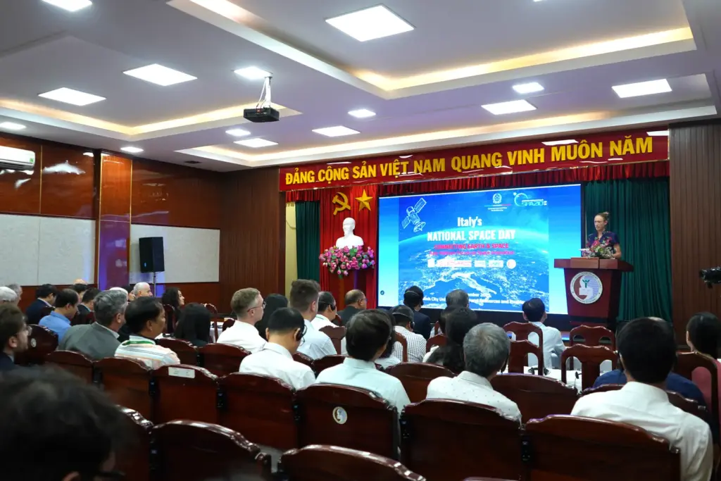 Diễn đàn “Đổi mới sáng tạo không gian Ý – Việt: kết nối Trái đất & Không gian” tổ chức tại HCMUNRE