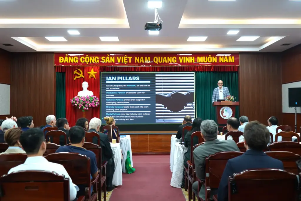 Diễn đàn “Đổi mới sáng tạo không gian Ý – Việt: kết nối Trái đất & Không gian” tổ chức tại HCMUNRE