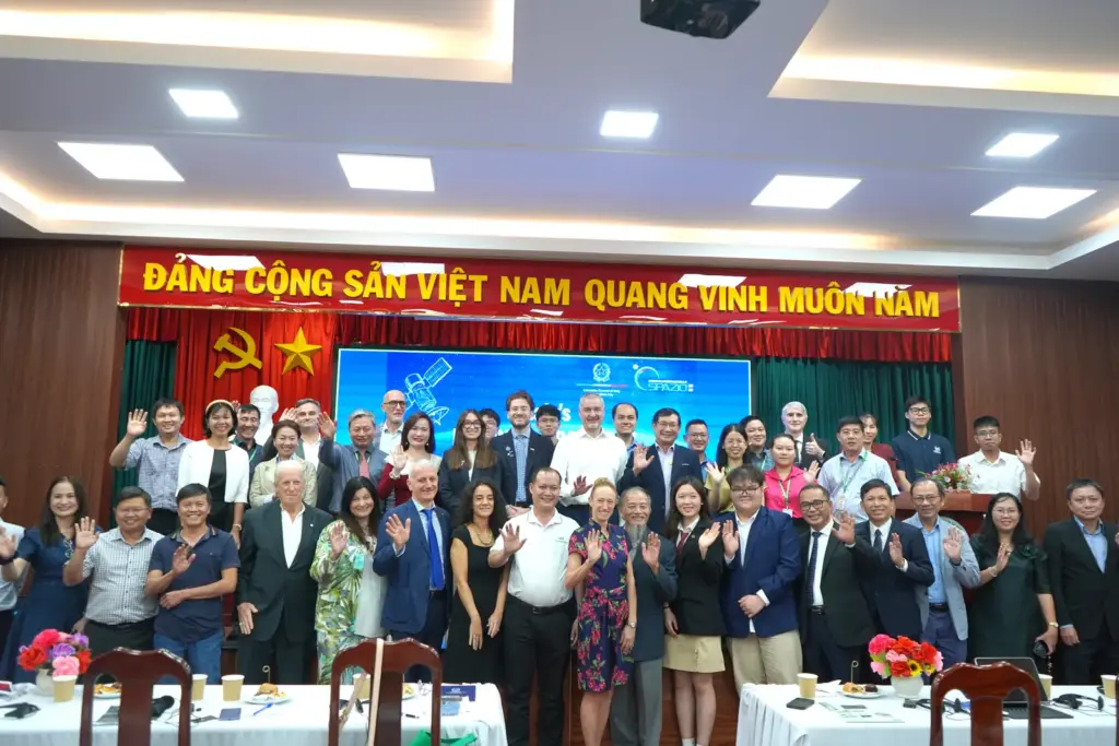 Diễn đàn “Đổi mới sáng tạo không gian Ý – Việt: kết nối Trái đất & Không gian” tổ chức tại HCMUNRE