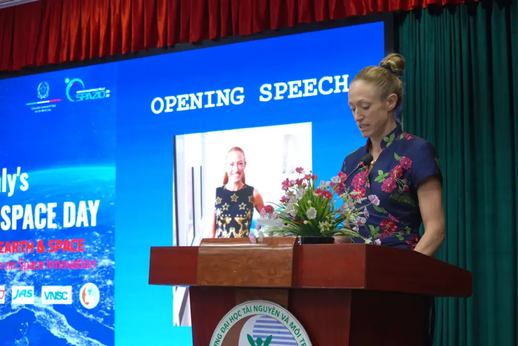 Diễn đàn “Đổi mới sáng tạo không gian Ý – Việt: kết nối Trái đất & Không gian” tổ chức tại HCMUNRE