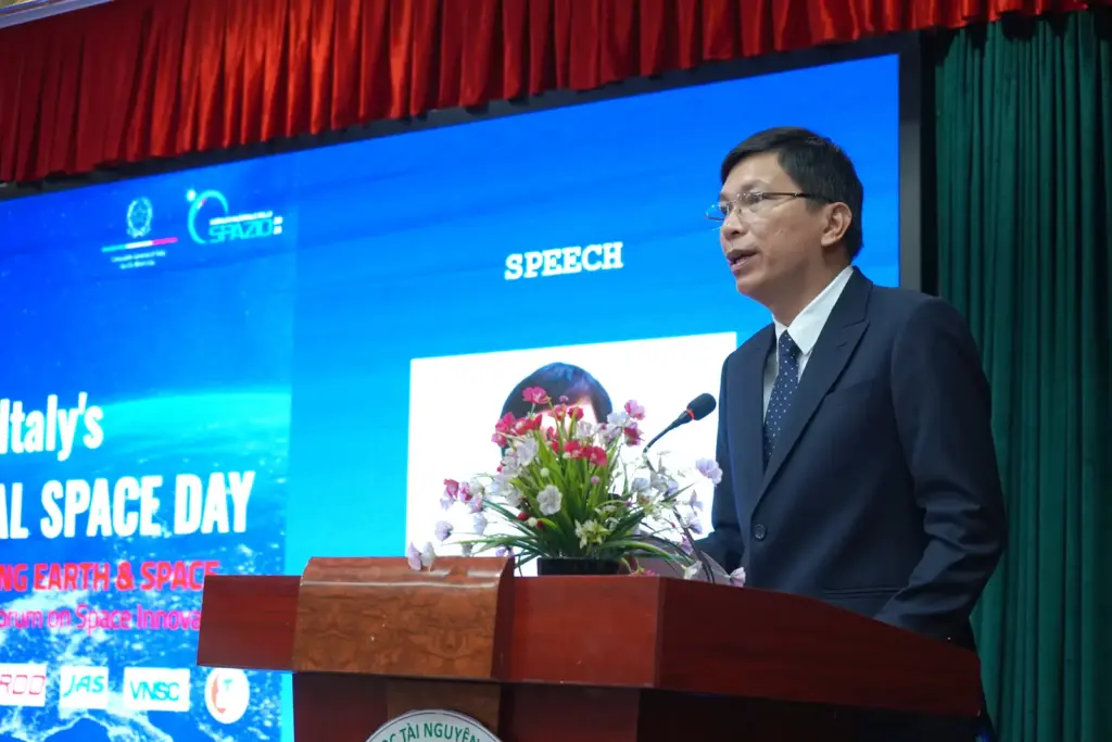 Diễn đàn “Đổi mới sáng tạo không gian Ý – Việt: kết nối Trái đất & Không gian” tổ chức tại HCMUNRE