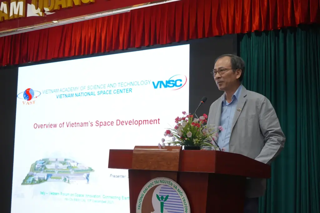 Diễn đàn “Đổi mới sáng tạo không gian Ý – Việt: kết nối Trái đất & Không gian” tổ chức tại HCMUNRE