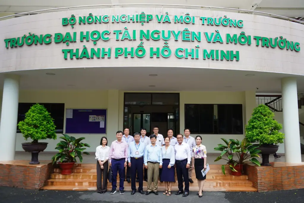 Buổi đón tiếp và ký kết Biên bản ghi nhớ (MOU) giữa Trường Đại học Tài nguyên và Môi trường TP.HCM với Trường Cao đẳng Lương thực - Thực phẩm.