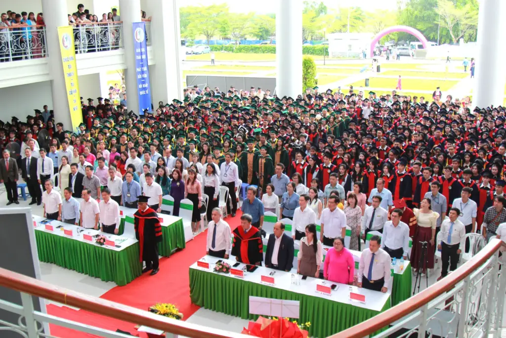 LỄ TỐT NGHIỆP TRAO BẰNG THẠC SĨ, KỸ SƯ VÀ CỬ NHÂN NĂM 2025 TẠI TRƯỜNG ĐẠI HỌC TÀI NGUYÊN VÀ MÔI TRƯỜNG TP. HỒ CHÍ MINH - CƠ SỞ HIỆP PHƯỚC