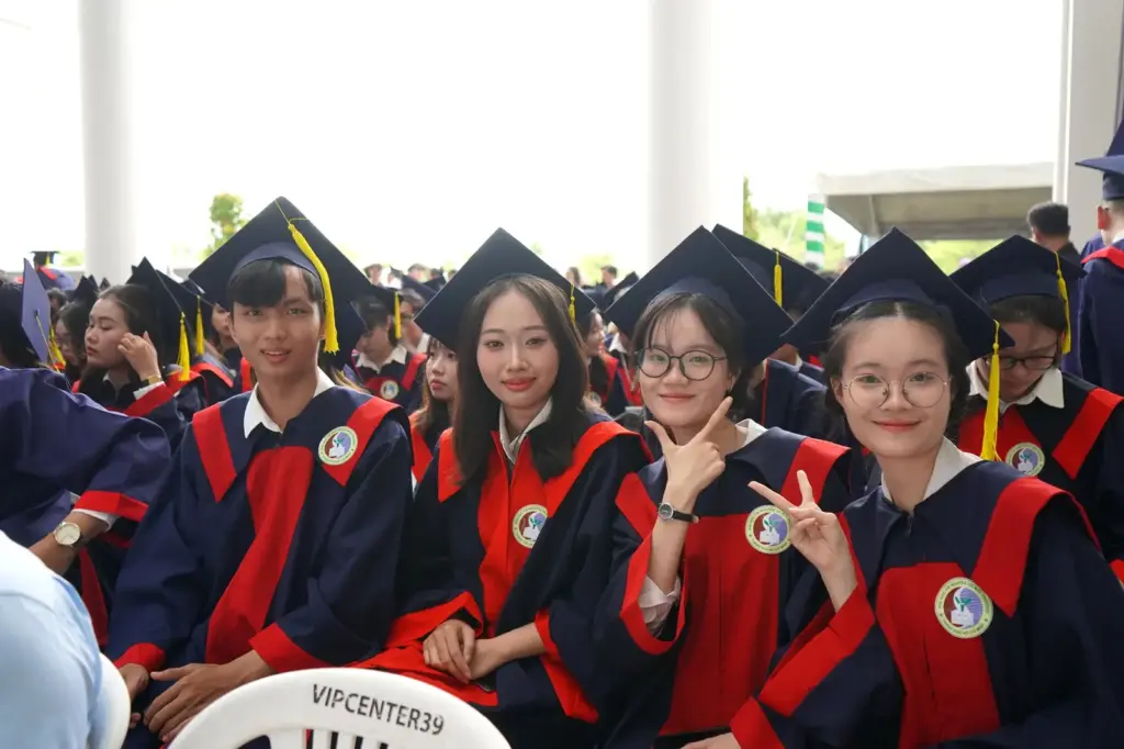 LỄ TỐT NGHIỆP TRAO BẰNG THẠC SĨ, KỸ SƯ VÀ CỬ NHÂN NĂM 2025 TẠI TRƯỜNG ĐẠI HỌC TÀI NGUYÊN VÀ MÔI TRƯỜNG TP. HỒ CHÍ MINH - CƠ SỞ HIỆP PHƯỚC