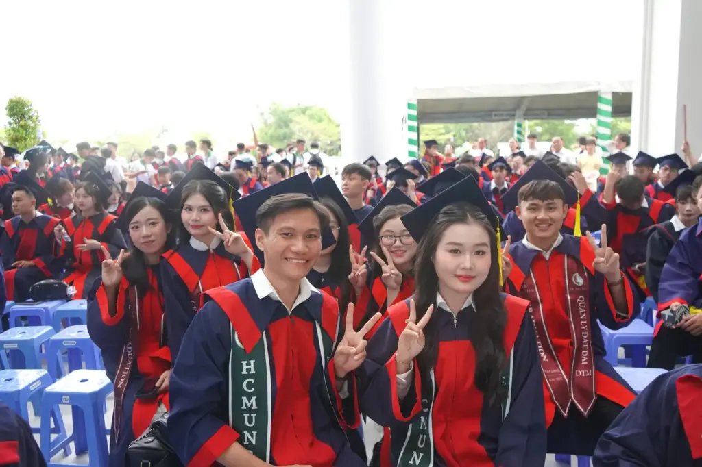 LỄ TỐT NGHIỆP TRAO BẰNG THẠC SĨ, KỸ SƯ VÀ CỬ NHÂN NĂM 2025 TẠI TRƯỜNG ĐẠI HỌC TÀI NGUYÊN VÀ MÔI TRƯỜNG TP. HỒ CHÍ MINH - CƠ SỞ HIỆP PHƯỚC