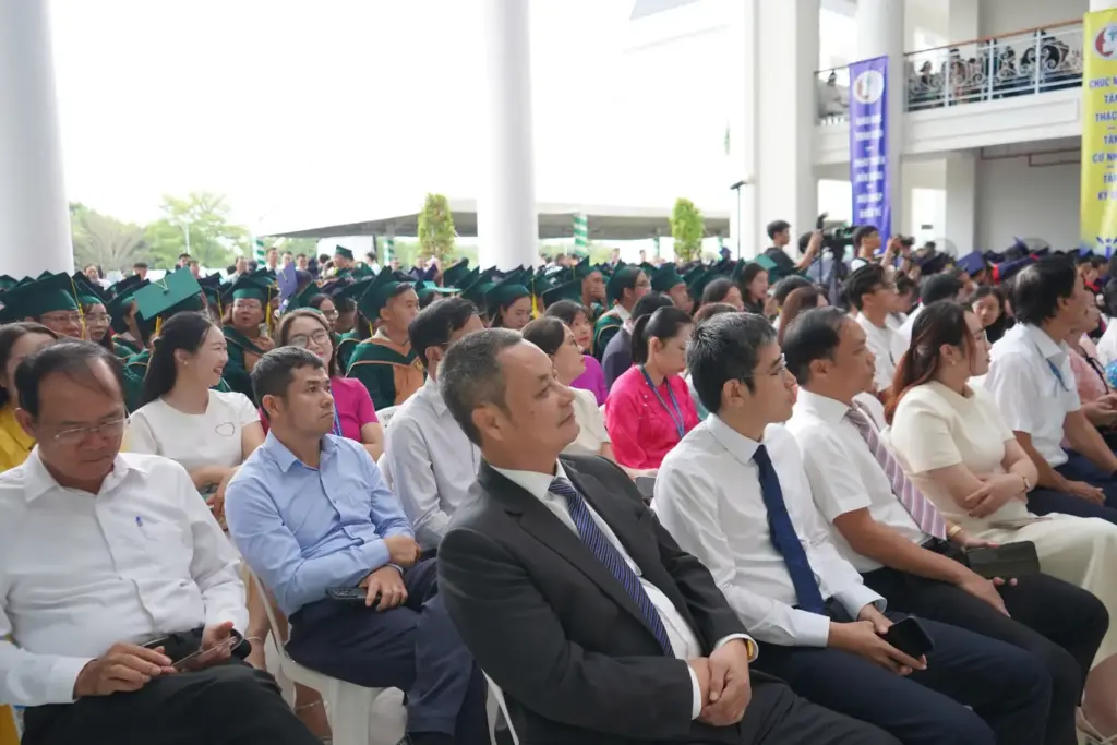 LỄ TỐT NGHIỆP TRAO BẰNG THẠC SĨ, KỸ SƯ VÀ CỬ NHÂN NĂM 2025 TẠI TRƯỜNG ĐẠI HỌC TÀI NGUYÊN VÀ MÔI TRƯỜNG TP. HỒ CHÍ MINH - CƠ SỞ HIỆP PHƯỚC