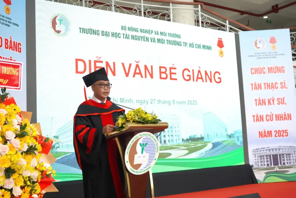 LỄ TỐT NGHIỆP TRAO BẰNG THẠC SĨ, KỸ SƯ VÀ CỬ NHÂN NĂM 2025 TẠI TRƯỜNG ĐẠI HỌC TÀI NGUYÊN VÀ MÔI TRƯỜNG TP. HỒ CHÍ MINH - CƠ SỞ HIỆP PHƯỚC