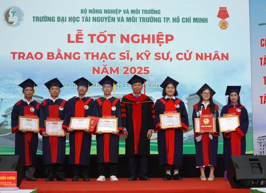 LỄ TỐT NGHIỆP TRAO BẰNG THẠC SĨ, KỸ SƯ VÀ CỬ NHÂN NĂM 2025 TẠI TRƯỜNG ĐẠI HỌC TÀI NGUYÊN VÀ MÔI TRƯỜNG TP. HỒ CHÍ MINH - CƠ SỞ HIỆP PHƯỚC