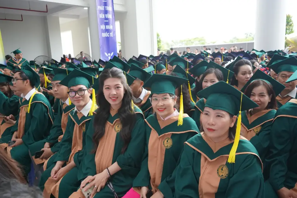 LỄ TỐT NGHIỆP TRAO BẰNG THẠC SĨ, KỸ SƯ VÀ CỬ NHÂN NĂM 2025 TẠI TRƯỜNG ĐẠI HỌC TÀI NGUYÊN VÀ MÔI TRƯỜNG TP. HỒ CHÍ MINH - CƠ SỞ HIỆP PHƯỚC