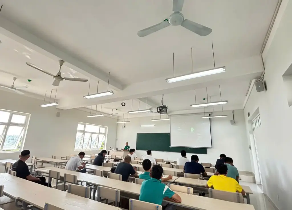 Học viên thực hành bay chụp UAV phục vụ công tác quản lý đất đai – Làm chủ công nghệ số trong lĩnh vực tài nguyên và môi trường