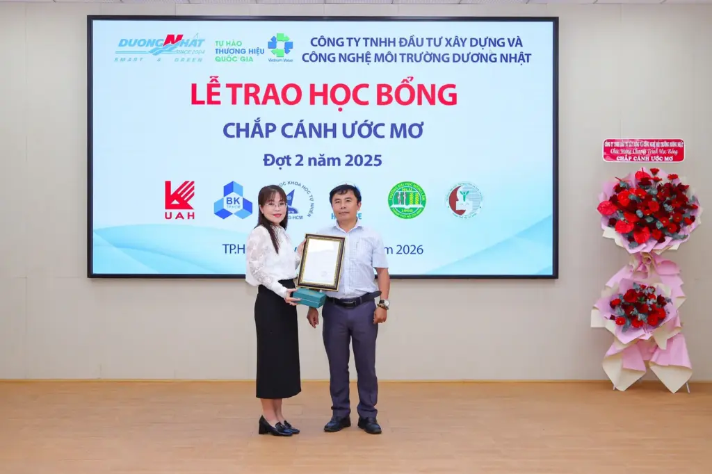 Chúc mừng sinh viên HCMUNRE nhận học bổng “Chắp cánh ước mơ” – đợt 2 năm 2025