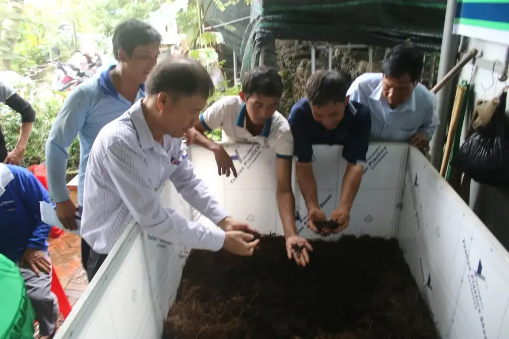 Hội thảo tập huấn kỹ thuật mô hình trồng nấm kết hợp nuôi trùn quế cho nông dân