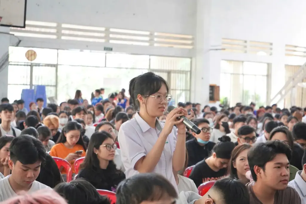 TUẦN SINH HOẠT CÔNG DÂN – SINH VIÊN NĂM HỌC 2025 - 2026: KHỞI ĐỘNG HÀNH TRÌNH ĐẠI HỌC TẠI HCMUNRE