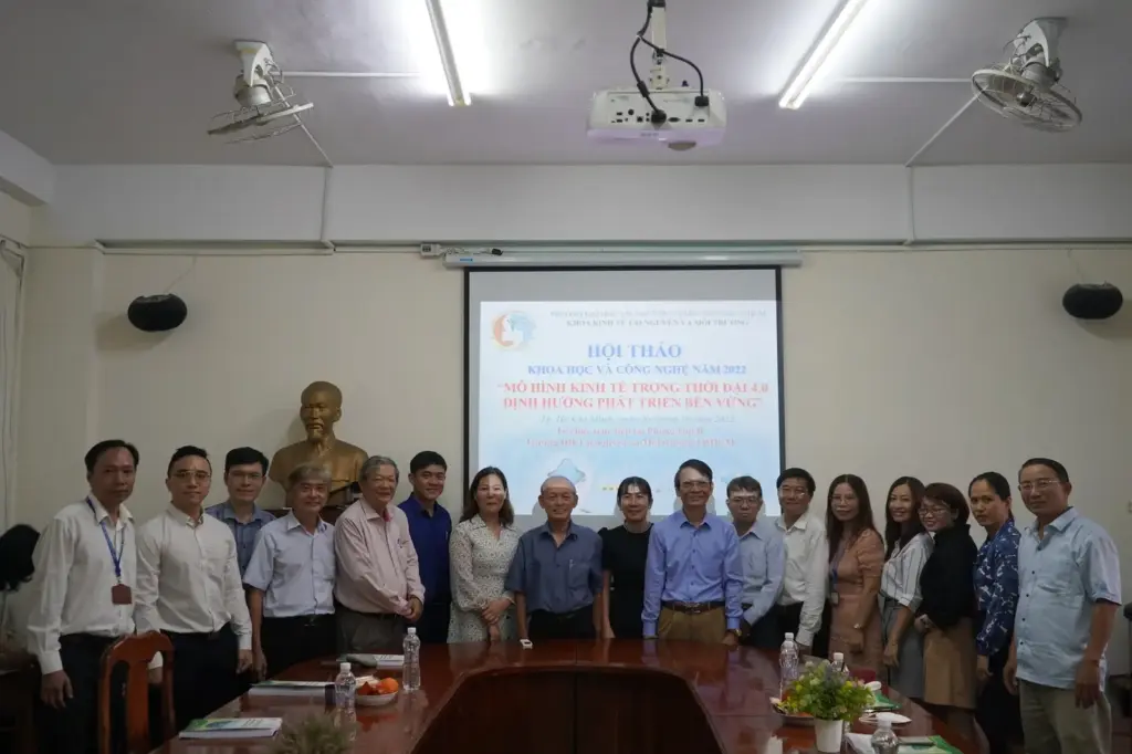 Hội thảo khoa học và công nghệ năm 2022 với chủ đề “Mô hình kinh tế trong thời đại 4.0 định hướng phát triển bền vững”
