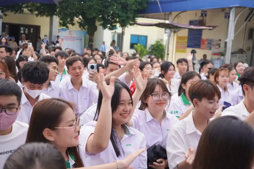 HCMUNRE chào đón Tân sinh viên Khóa 14 – Khởi đầu hành trình tri thức trong kỷ nguyên hội nhập