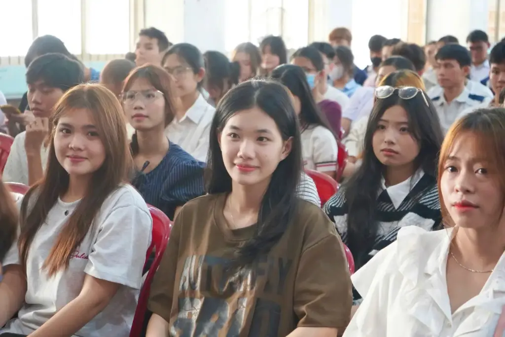 TUẦN SINH HOẠT CÔNG DÂN – SINH VIÊN NĂM HỌC 2025 - 2026: KHỞI ĐỘNG HÀNH TRÌNH ĐẠI HỌC TẠI HCMUNRE
