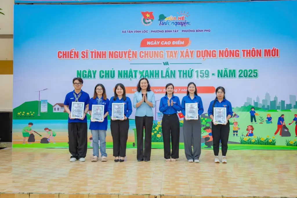 Lễ Hội quân – Tổng kết Chiến dịch Mùa Hè xanh - Trường Đại học Tài nguyên và Môi trường Thành phố Hồ Chí Minh năm 2025
