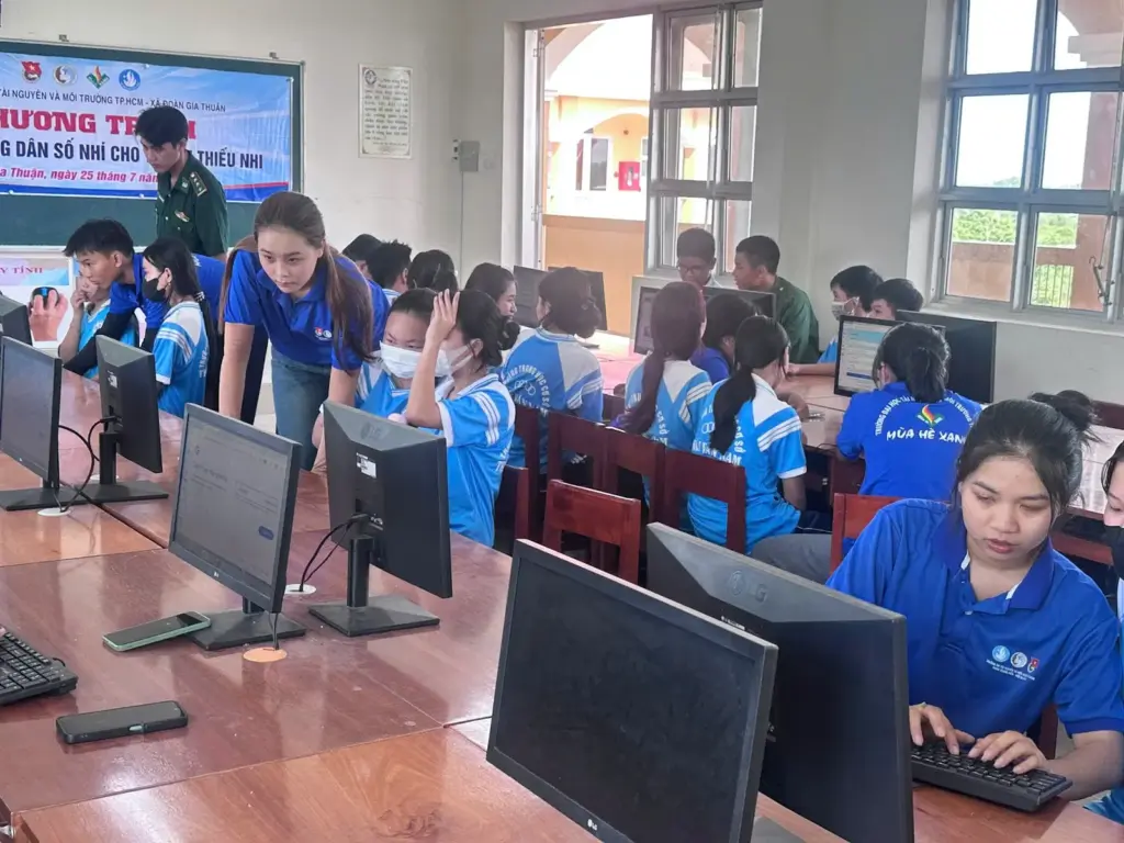 Lễ Hội quân – Tổng kết Chiến dịch Mùa Hè xanh - Trường Đại học Tài nguyên và Môi trường Thành phố Hồ Chí Minh năm 2025