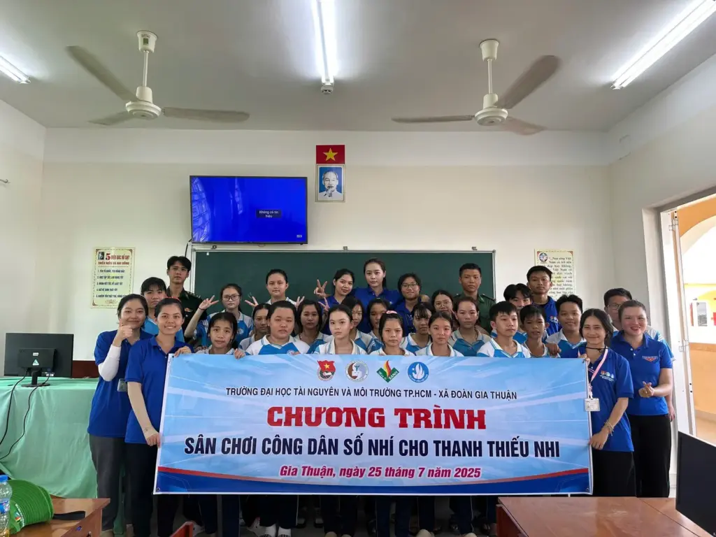 Lễ Hội quân – Tổng kết Chiến dịch Mùa Hè xanh - Trường Đại học Tài nguyên và Môi trường Thành phố Hồ Chí Minh năm 2025