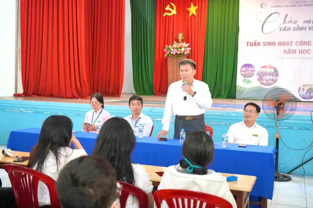 TUẦN SINH HOẠT CÔNG DÂN – SINH VIÊN NĂM HỌC 2025 - 2026: KHỞI ĐỘNG HÀNH TRÌNH ĐẠI HỌC TẠI HCMUNRE
