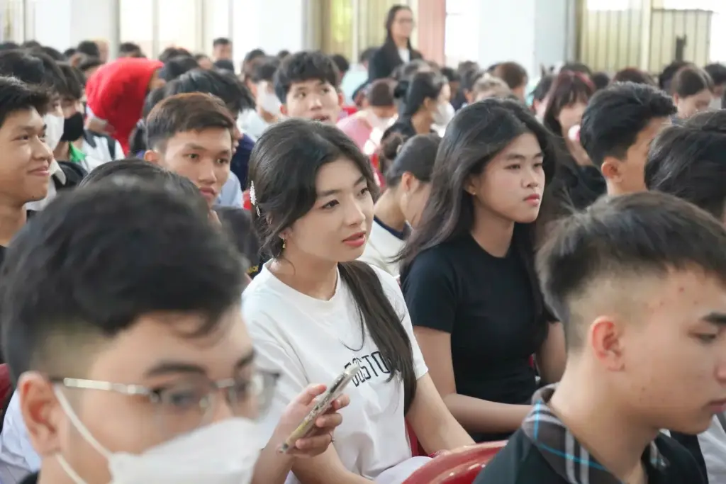 TUẦN SINH HOẠT CÔNG DÂN – SINH VIÊN NĂM HỌC 2025 - 2026: KHỞI ĐỘNG HÀNH TRÌNH ĐẠI HỌC TẠI HCMUNRE