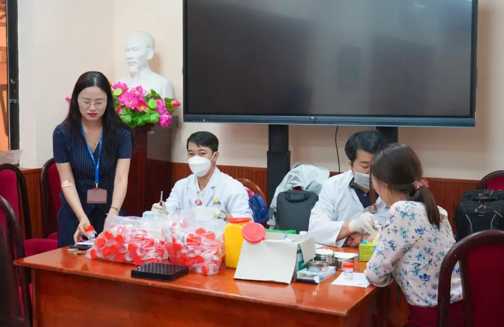 HCMUNRE TỔ CHỨC KHÁM SỨC KHỎE ĐỊNH KỲ CHO VIÊN CHỨC VÀ NGƯỜI LAO ĐỘNG NĂM 2025