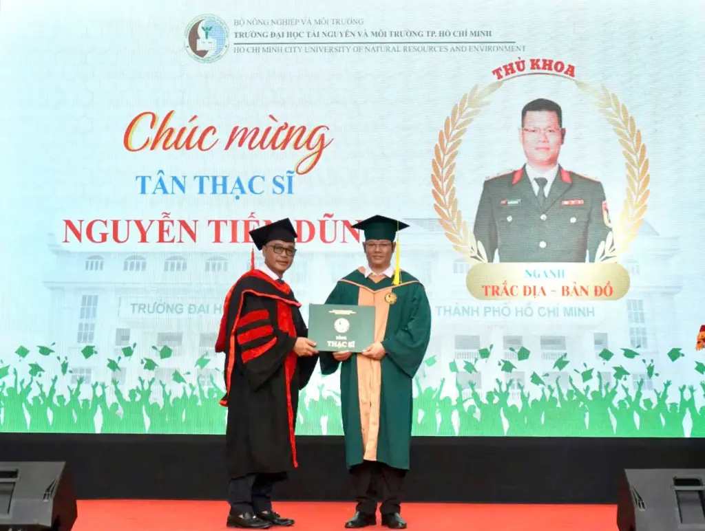 Mang khát vọng tuổi trẻ phụng sự Tổ quốc – Câu chuyện của Tân Thủ khoa Thạc sĩ Kỹ thuật Trắc địa – Bản đồ Nguyễn Tiến Dũng tại HCMUNRE