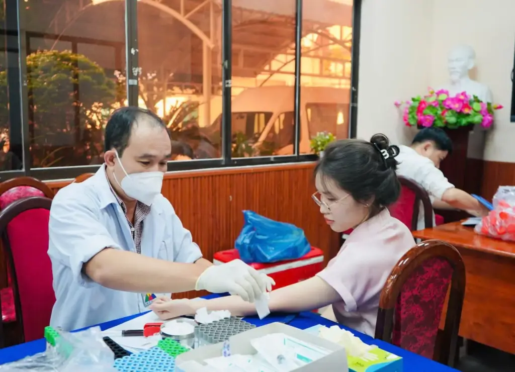 HCMUNRE TỔ CHỨC KHÁM SỨC KHỎE ĐỊNH KỲ CHO VIÊN CHỨC VÀ NGƯỜI LAO ĐỘNG NĂM 2025