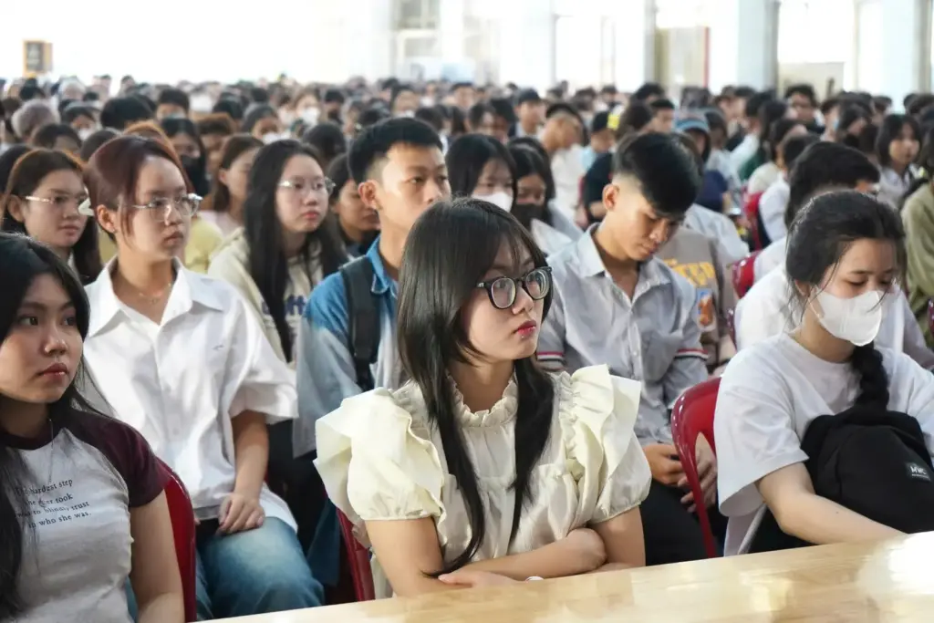 TUẦN SINH HOẠT CÔNG DÂN – SINH VIÊN NĂM HỌC 2025 - 2026: KHỞI ĐỘNG HÀNH TRÌNH ĐẠI HỌC TẠI HCMUNRE
