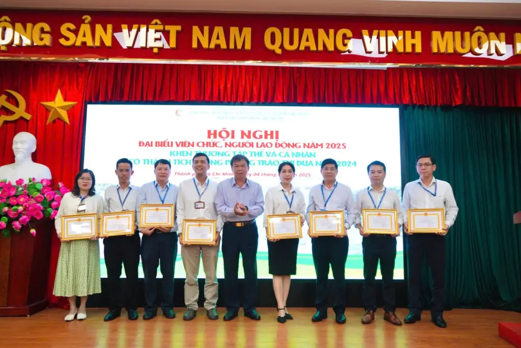 HỘI NGHỊ ĐẠI BIỂU VIÊN CHỨC VÀ NGƯỜI LAO ĐỘNG NĂM 2025