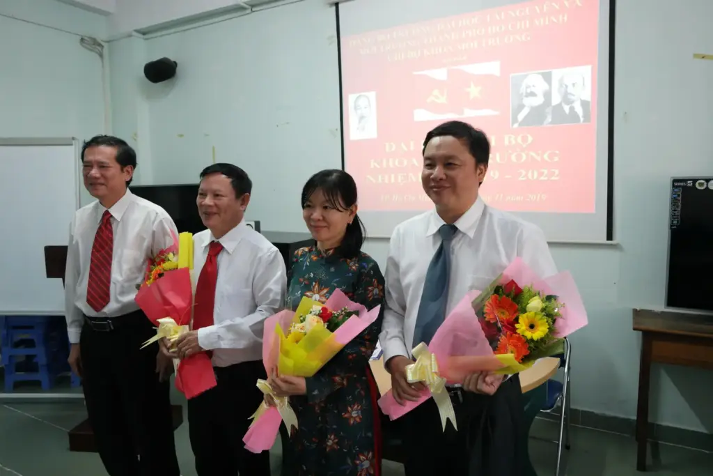 GIỚI THIỆU VỀ CHI BỘ KHOA MÔI TRƯỜNG NHIỆM KỲ 2019-2022