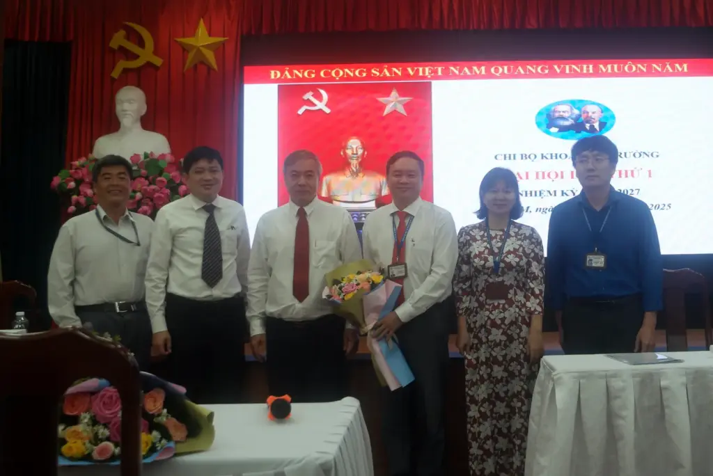 GIỚI THIỆU VỀ CHI BỘ KHOA MÔI TRƯỜNG NHIỆM KỲ 2025-2027