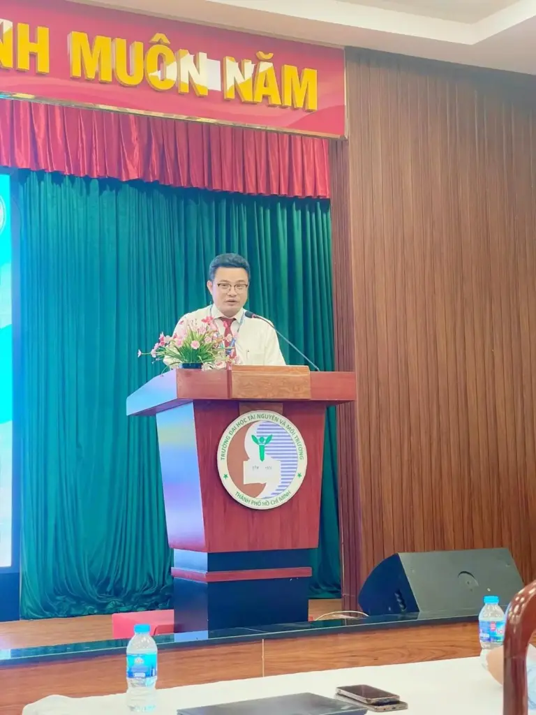 Khoa Khí tượng Thủy văn và Tài nguyên nước chào đón Tân sinh viên Khóa 14 trong dịp kỷ niệm 80 năm truyền thống ngành Khí tượng Thủy Văn Việt Nam