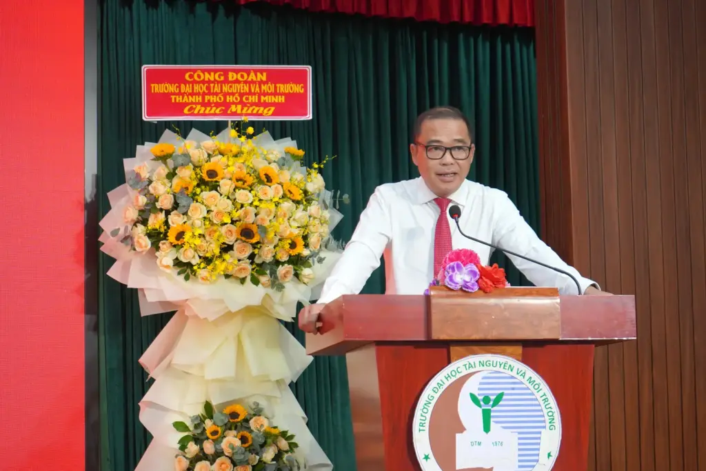 LỄ CÔNG BỐ VÀ TRAO QUYẾT ĐỊNH KIỆN TOÀN NHÂN SỰ CẤP ỦY ĐẢNG BỘ TRƯỜNG ĐẠI HỌC TÀI NGUYÊN VÀ MÔI TRƯỜNG TP.HCM NHIỆM KỲ 2025–2030