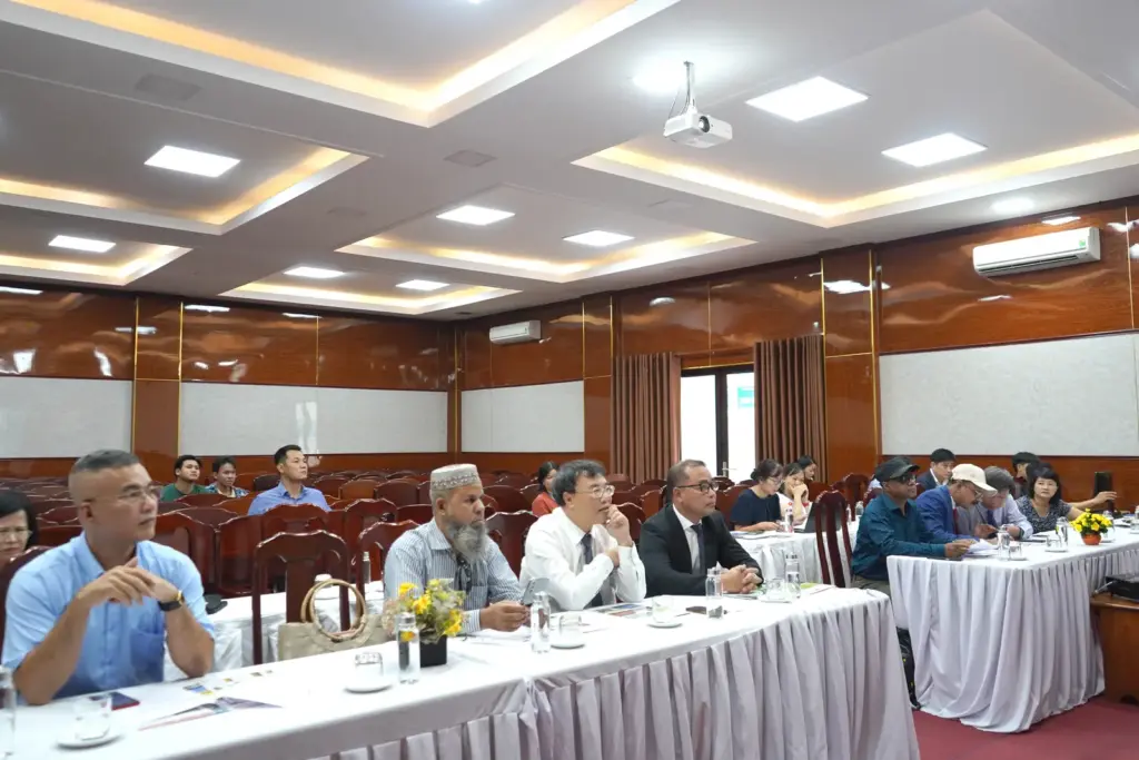 Buổi lễ ký kết Biên bản ghi nhớ (MOU) giữa Trường Đại học Tài nguyên và Môi trường TP.HCM (HCMUNRE) và Trường Đại học Hajee Mohammad Danesh Science and Technology University (HSTU), Bangladesh và Trường Đại học Thủy Lợi (TLU)