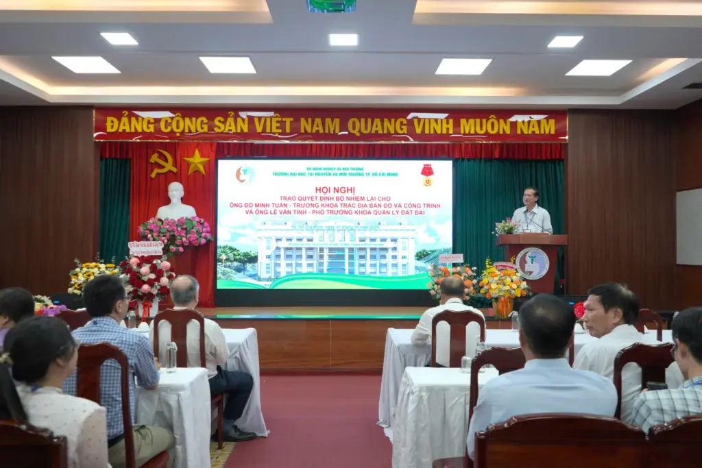 Hội nghị trao quyết định về công tác cán bộ Trường Đại học Tài nguyên và Môi trường TP. Hồ Chí Minh