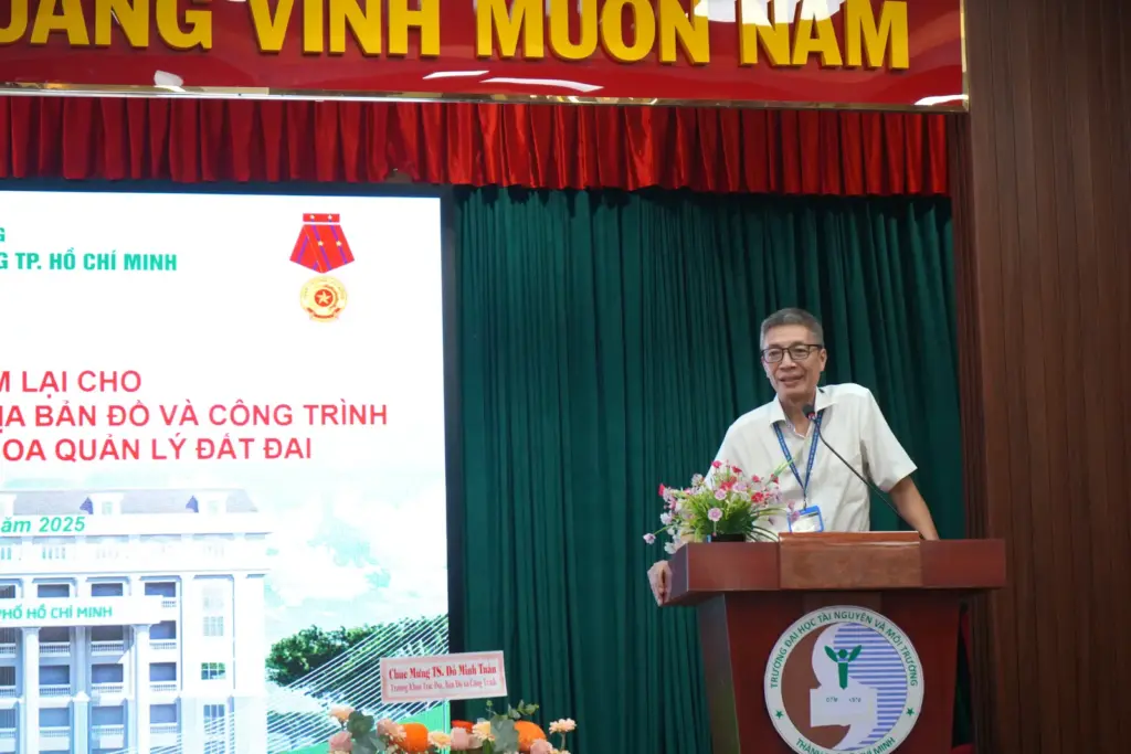 Hội nghị trao quyết định về công tác cán bộ Trường Đại học Tài nguyên và Môi trường TP. Hồ Chí Minh
