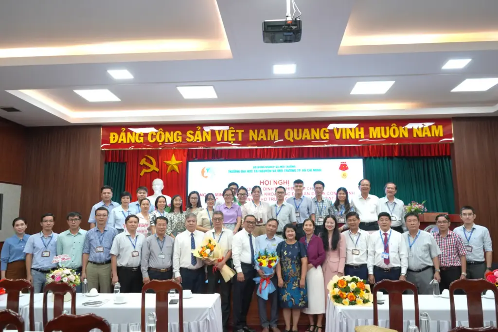 Hội nghị trao quyết định về công tác cán bộ Trường Đại học Tài nguyên và Môi trường TP. Hồ Chí Minh