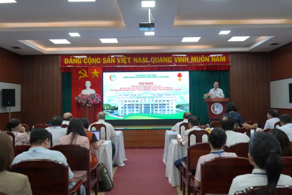 Hội nghị trao quyết định nghỉ hưu cho Cán bộ viên chức Trường Đại học Tài nguyên và Môi trường TP. Hồ Chí Minh