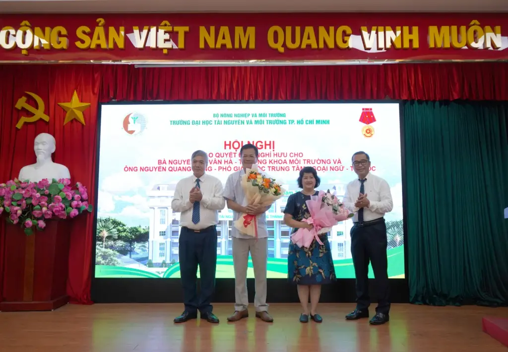Hội nghị trao quyết định nghỉ hưu cho Cán bộ viên chức Trường Đại học Tài nguyên và Môi trường TP. Hồ Chí Minh