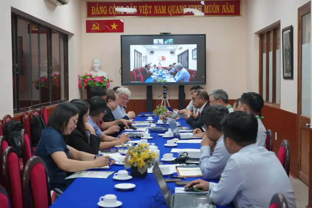 Trường Đại học Tài nguyên và Môi trường TP.HCM tiếp đón và làm việc với các nhà khoa học từ NASA (Mỹ) và Italy